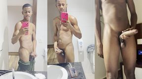 novinho pauzudo se exibindo gostoso tocando uma punheta