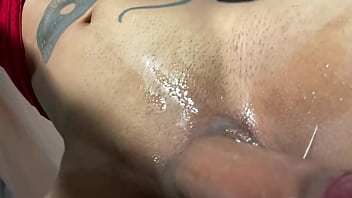 As vezes eu acho que vai sair pouco, mas na verdade sai muito esperma do meu pau suja muito tudo