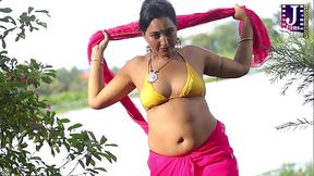 শাড়িতে বাঙ্গালী নারী