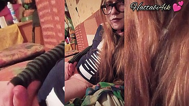 Сучька фембой писает на себя брызги спермы с мочой грязная шлюха
