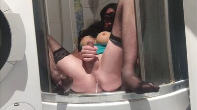 Crossdresser with a big plays with the anus.