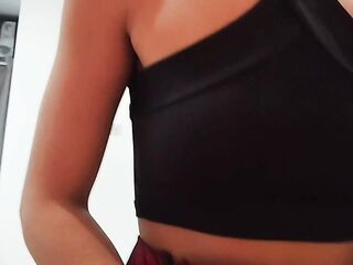 une tarte a la creme à l'hotel, elle aime me reveiller en me sucant