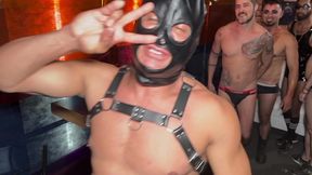 noite de halloween no hot cruising bar com varios machos roludos e me deram muito leitinho quente