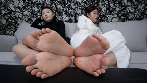 Asian girls NaNa and Xiaocai showcase their four sexy feet4 HD