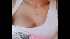 Pour mon arriv&eacute_e en vacances petite exib de mes jolis seins