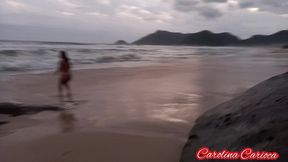 aprontando muito na praia de nudismo