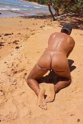 Ladysilva on the tanned beach showing off her hot ass with a sexy mark full of horniness to fuck my ass very tasty