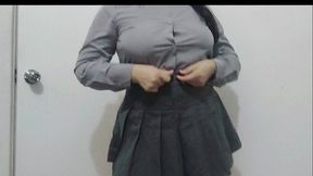 colegiala mexicana traga semen culona milf en mini falda se quita todo su uniforme y se la folla despues de la escuela hace unas mamadas y se come el semen