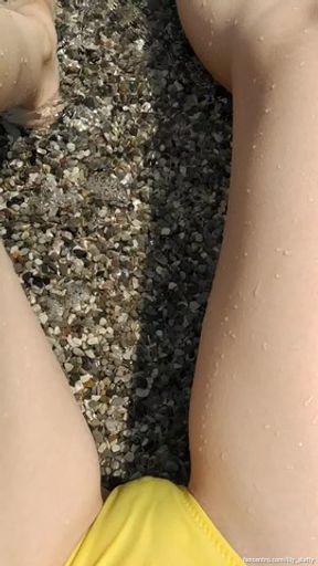 Pissing on a public beach🤭👙