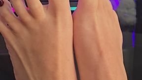 Gamer girl toe wiggles