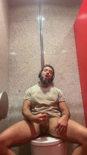 Jerking off in the Airport
