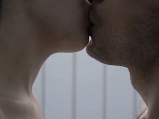 (ASMR) Besos románticos y apasionados en un día lluvioso 4K