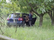 Ce voyeur lui plait, elle fait l amour avec lui dans sa voiture. Sexe et voyeurisme.