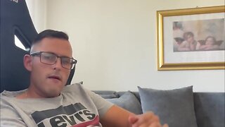 German twink jerks off and cums on feet (for feet lovers only)