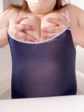 Oil massage in a school swimsuit 💓 I massaged her boobs and ass, then inserted a dildo and squirted 💓💓💓