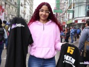 Venezolana delgada no vende ni un polo, pero aun así logra llevar "carne" a su mesa