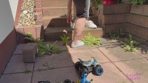 Sneaker-Girl Akira - Two Toy Cars Crushing