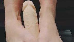 9inch dildo Footjob ????