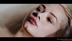 The best ever masturbating hottie India Summer in such a sexy comics