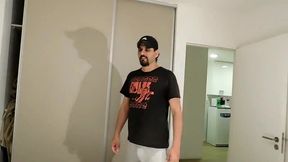 mi padrastro se va a comprar y mi madrastra me dice que la coja duro 2