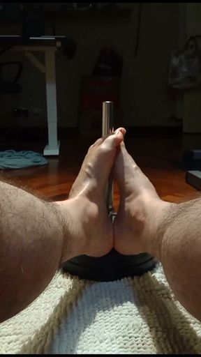 Muscular Bodybuilder Gives the Dumbbell a Filthy Footjob, M
