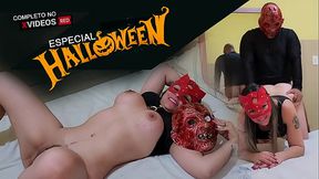 Corno Manso Rifou a Buceta e o Cuzinho da Esposa, ganhador fodeu no p&ecirc_lo - Especial Halloween - Cristina Almeida - Rifa 4 | Completo no RED!