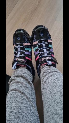 I bought them from a French girl named Odette Ribeiro,the waters smell great and are very good,I have sex with them every day (Skechers bella b)
