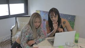 loira faz carinho delicioso na buceta da morena - barbara inked & evy kethlyn