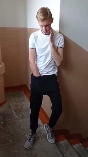 Masturbation in the entrance of a guy