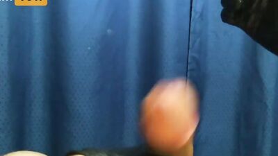 EDGE SESSION: Guy Edging his MASSIVE cock with Gloves & Oil