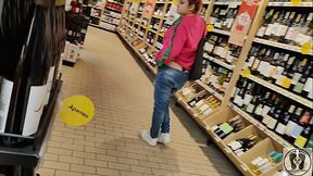 CRAZY REBECA ADDAMS IN JEANS BUTTCRACK AT THE SUPERMARKET