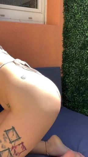 Make my horny pussy squirt