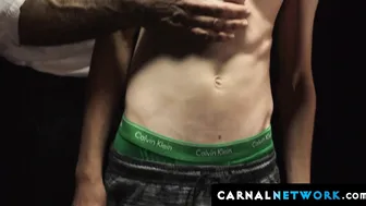 Felix Kamp fingers and barebacks a moaning muscle boy