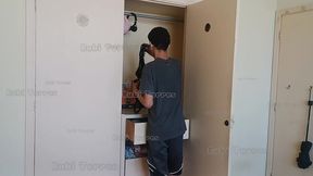 peguei o safado do meu meio irmao cheirando minha calcinha no guarda roupa e o castiguei dando a buceta pra ele