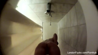 Behind the scenes and a shower with London Keyes