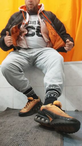 Dj -bro Hat No Money and No Mood, but Dirty Socks.mmm It Is Like Adrenalin