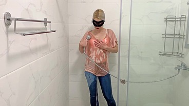 RIPOFF: Mia's Mimi wild excitement in the shower
