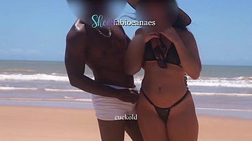 Aventura BBC na Praia minha hotwife com amigo ebano de sunga branca. Voyeur filmando interracial