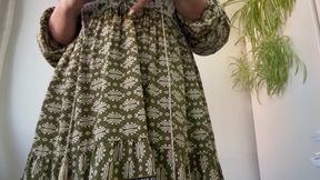 Horny Mature Stepmom in Stockings and High Heels Masturbates and Puts Her Foot on the Desk