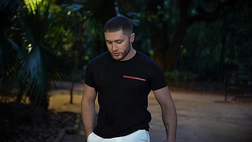 My friend Tiago and I are two guys men who, after a long time, met by chance in a place. After a brief greeting and a visit to Tiago's house, we confessed that we had wanted each other for a long tim