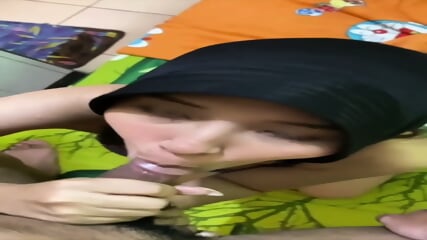 Mahasiswi Malang Jilbab Jago Nyepong threesome