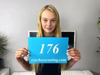 Novice blond darling shows off in casting