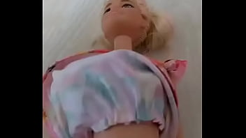 Je baise bien fort une Barbie.