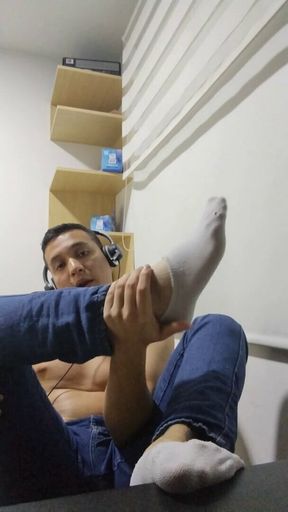 suck the feet of this latino