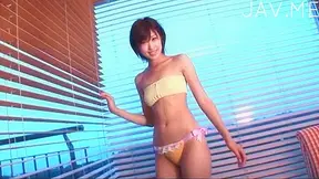 Sucia se quita la ropa y presume su culazo grande y tetas ricas