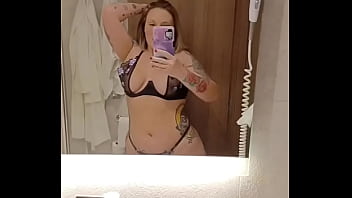 Gordita blanca Lul&uacute_ Pret&eacute_l mueve su gran culo natural