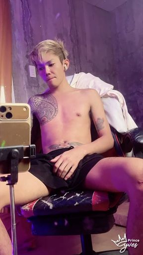 INKED FILIPINO TWINK JERKING OFF AND CUMMING