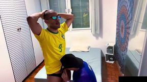 meu parceiro masturbou meu pau depois do jogo do brasil, ate tirar todo meu leite