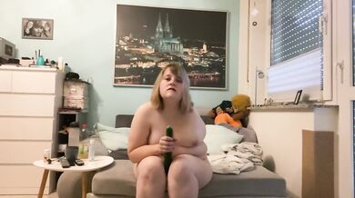 Amputee Girl fucks a huge Cucumber