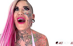 Evilyn Ink gets lubed up and rides the tremor